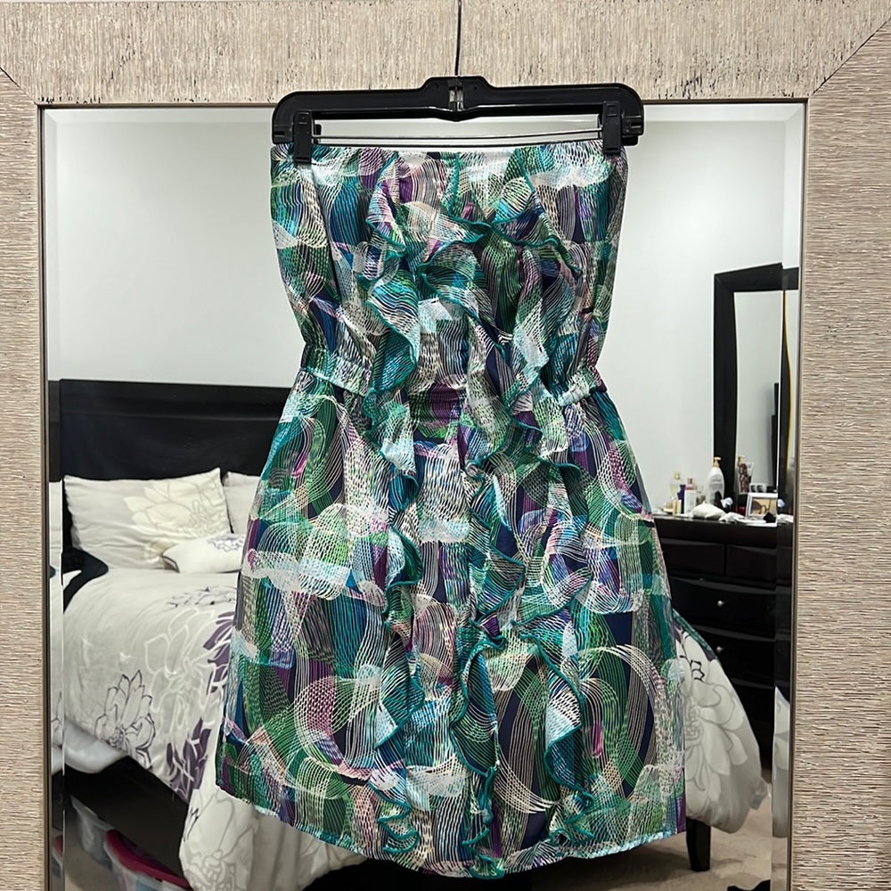 Perfect for a summer night out! Strapless multicolor mini dress.